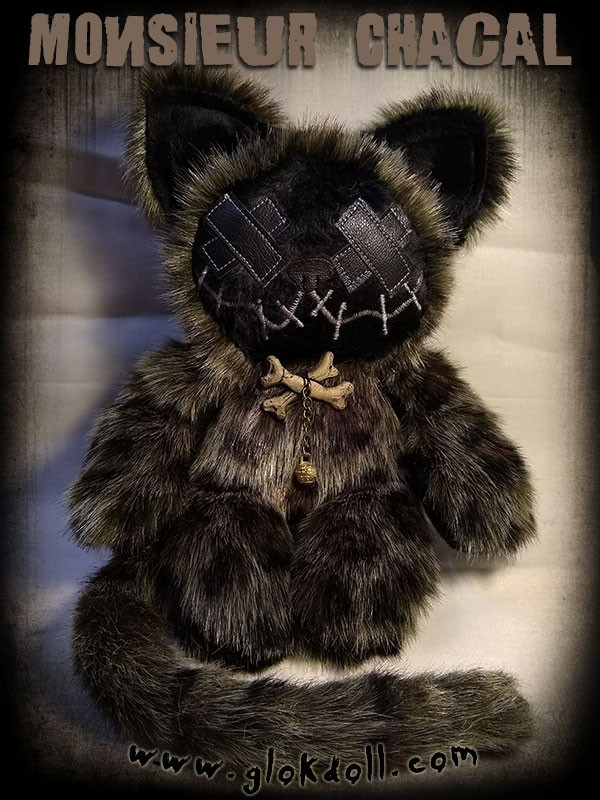 Monsieur Chacal, peluche GLOKdoll